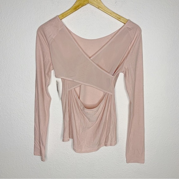 NWT Old Navy Active Criss-Cross Mesh Back Long Sleeve Top Abalone Pink Size XL - Picture 2 of 6